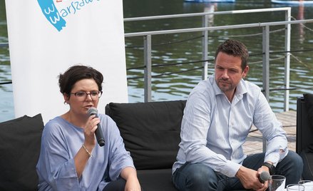 Justyna Glusman i Rafał Trzaskowski podczas konferencji prasowej „Wziąć oddech nad Wisłą” w lipcu br