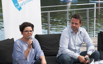 Justyna Glusman i Rafał Trzaskowski podczas konferencji prasowej „Wziąć oddech nad Wisłą” w lipcu br