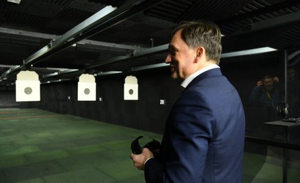 MInister Ziobro na strzelnicy
