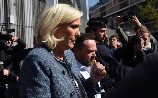 Oświadczenie Marine Le Pen tuż po tym, jak straciła swoją szansę, by zostać prezydentem Francji. Chw