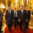 W szable wyposażeni są strażnicy węgierskiego parlamentu (na zdjęciu wizyta marszałka Marka Kuchcińs
