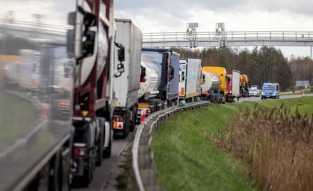 Ciężarówki przed przejściem granicznym w Dorohusku, 6 listopada