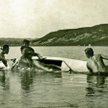 Wilno, 25 maja 1930 r., rzeka Wilia. Paweł Jasienica, Czesław Miłosz, Teodor Bujnicki i Stefan Jędry