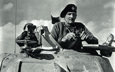 Gen. Bernard Law Montgomery, dowódca brytyjskiej 8. Armii podczas walk w Afryce Północnej, październ