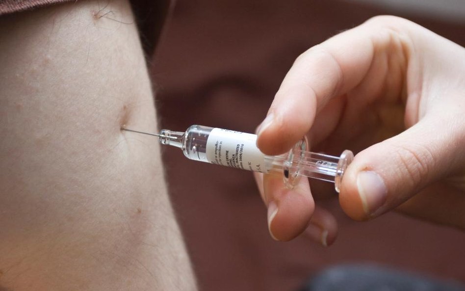 Ruszyły testy szczepionki na ebolę