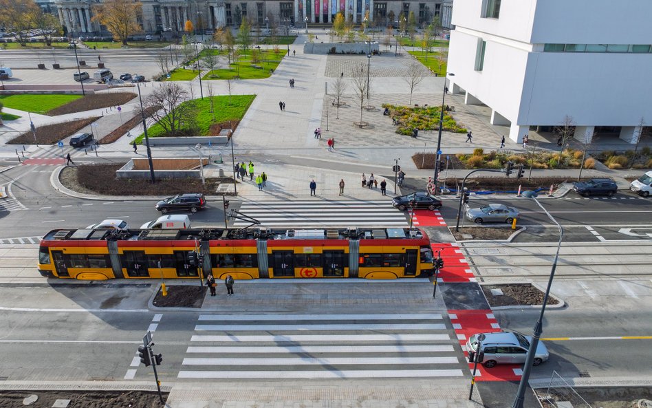 Przejście przez ul. Marszałkowską w osi ul. Złotej powstało w ramach projektu Nowe Centrum Warszawy