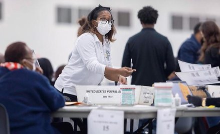 Liczenie głosów w Detroit. Michigan to jeden ze stanów, o które kandydaci toczyli najostrzejszą walk