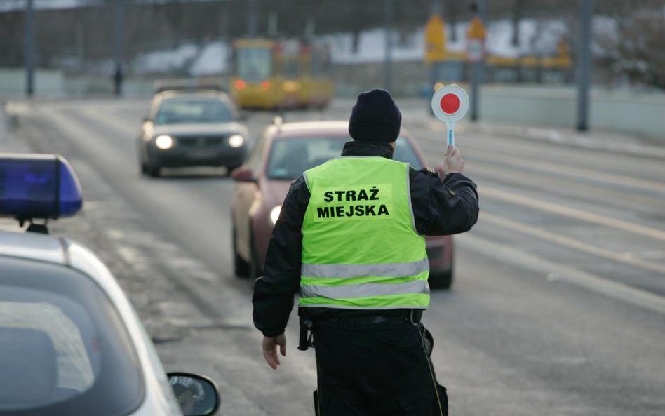 Strażnicy miejscy wkrótce mogą przestać wystawiać mandaty