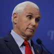 Mike Pence (na zdjęciu) trzyma się z daleka od jawnej krytyki Trumpa