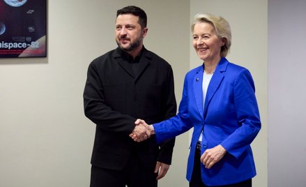 Prezydent Ukrainy Wołodymyr Zełenski z przewodniczącą Komisji Europejskiej Ursulą von der Leyen podc