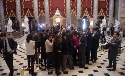 Rynek dalej czeka na wynik głosowania w Kongresie