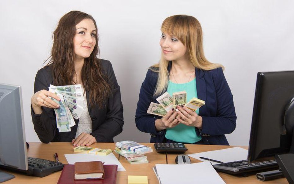 Nagrody i premie pracownicze w księgach rachunkowych