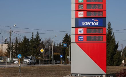 Ceny paliw przed obniżką na stacji benzynowej w Pułtusku