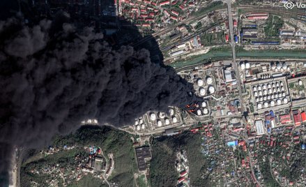 Dym nad rafinerią w Tuapse po ataku z 16 kwietnia. W nocy z 19 na 20 kwietnia doszło do kolejnego at