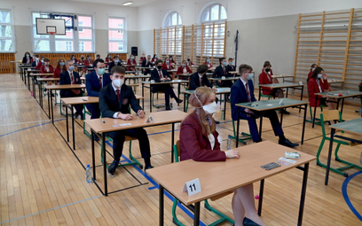 Uczniowie podczas egzaminu maturalnego z języka polskiego w XIII Liceum Ogólnokształcącym w Szczecin