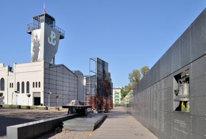 Spektakl „Co dla Pani/Pana znaczy być szczęśliwą/ym?” to przejmująca opowieść o poszukiwaniu sensu ż