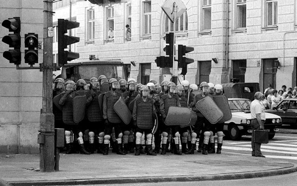 Między Sierpniem a młotem: film Adama Kinaszewskiego