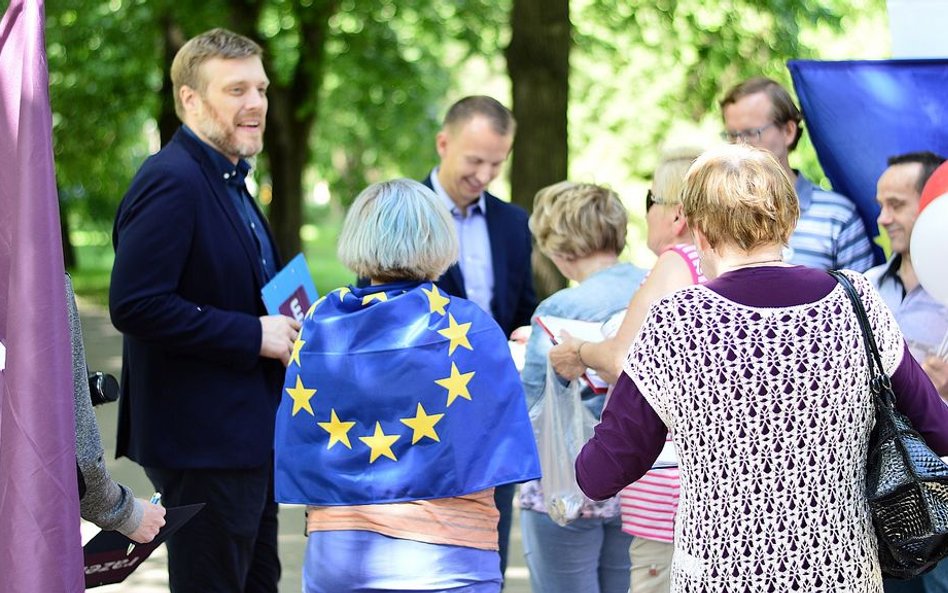 Zandberg: SLD pójdzie do Schetyny, Biedroń idzie po wyborców Petru - tworzy się luka na lewicy