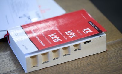 Księgowa na ławie oskarżonych. Miała przywłaszczyć 1,5 mln zł z kont firmy