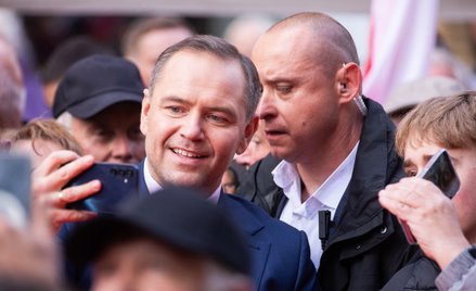Karol Nawrocki podczas spotkania z sympatykami w Świdnicy