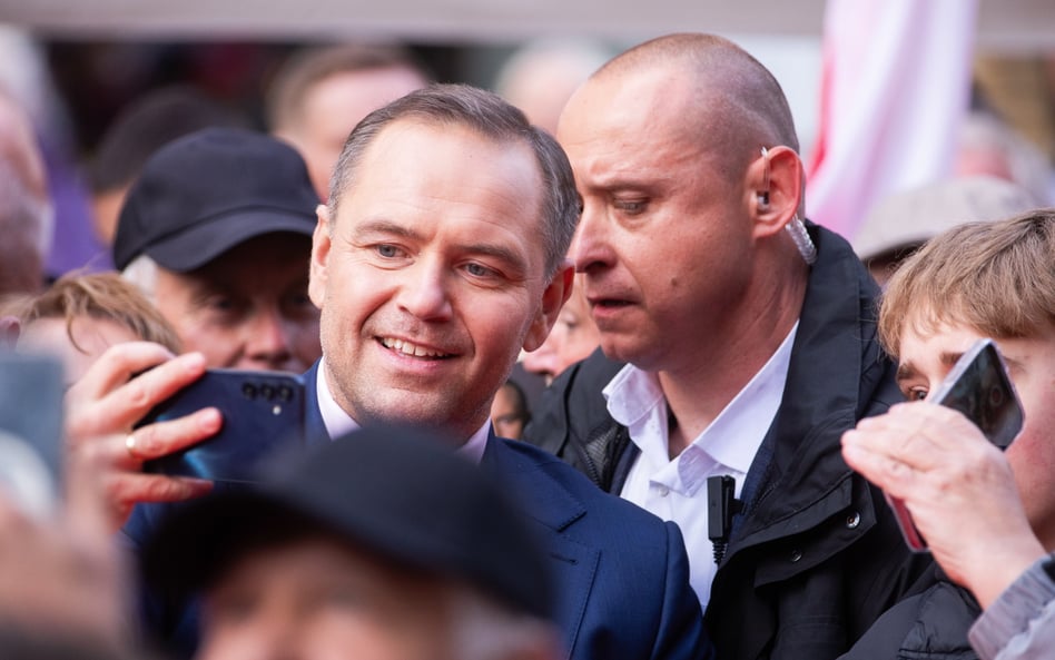 Karol Nawrocki podczas spotkania z sympatykami w Świdnicy
