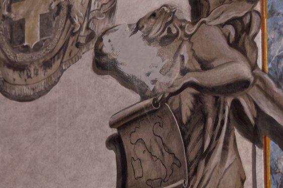 Twarz anioła została zamalowana