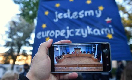 Proeuropejska demonstracja przed Trybunałem Konstytucyjnym