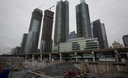 Nowe apartamentowce powstają w Toronto