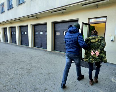 Po zatrzymaniu i dopełnieniu wszystkich niezbędnych formalności, 43-latka została przewieziona do za