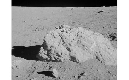 W czasie wyprawy zebrano 42,3kg próbek gruntu księżycowego