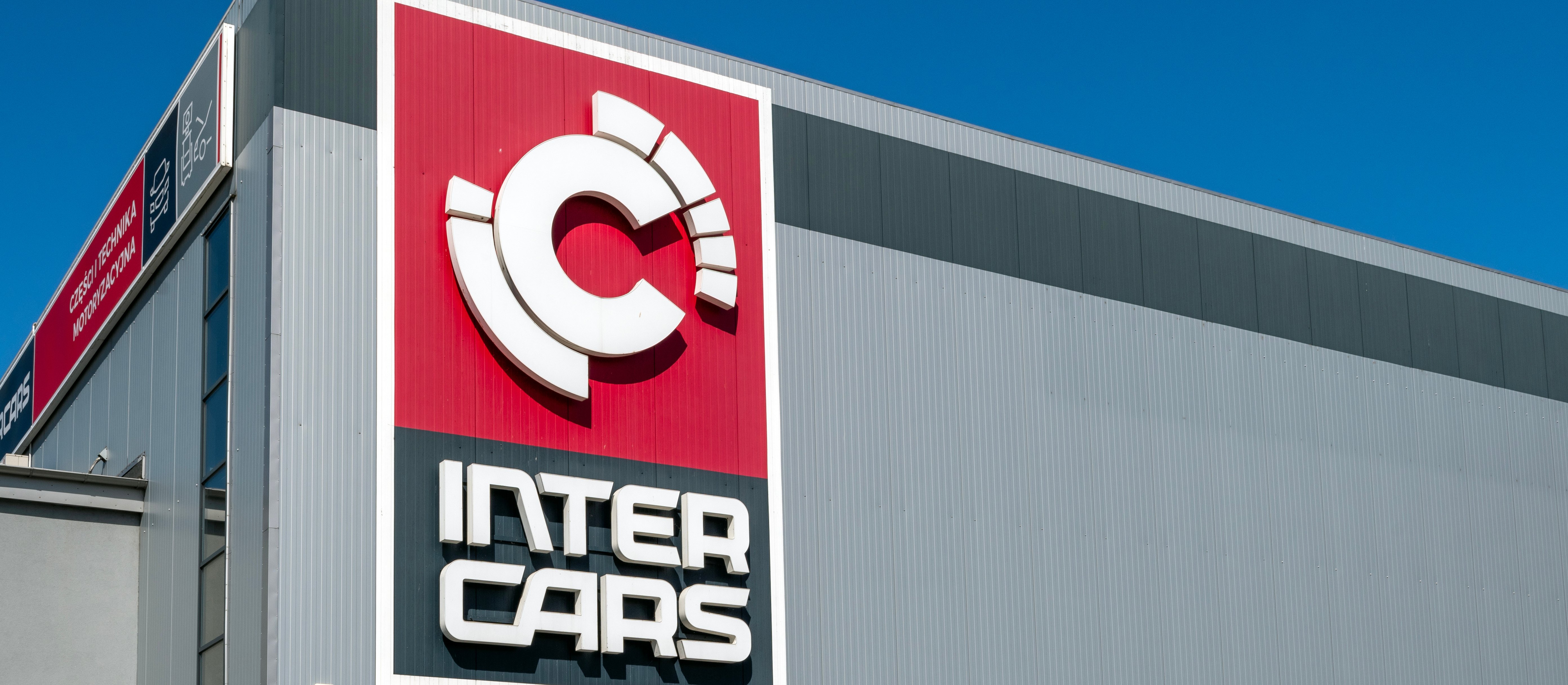 Inter Cars nie wychodzi z kanału wzrostowego