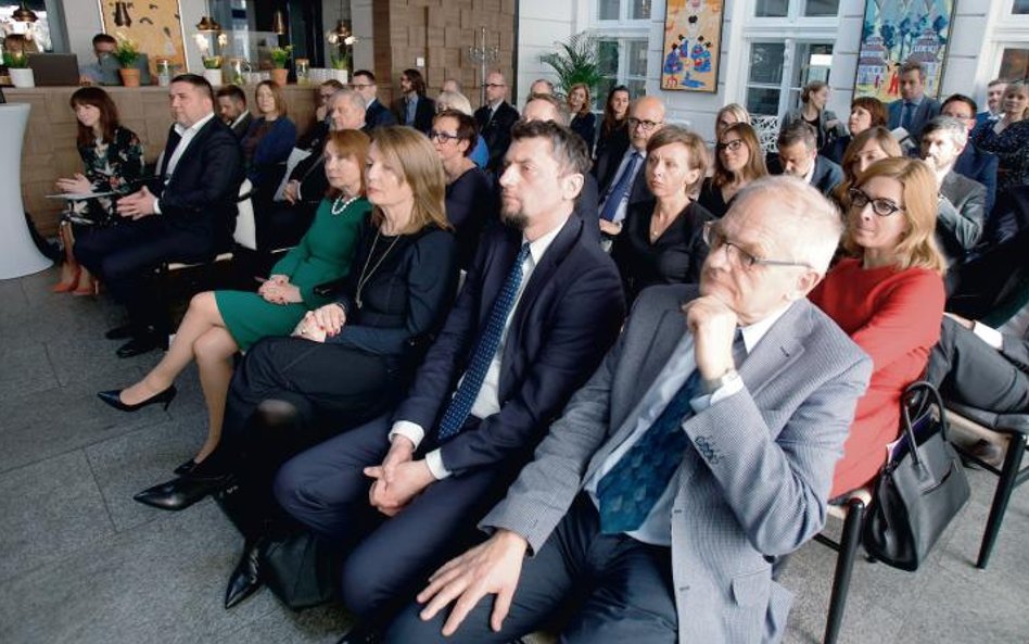 Uczestnicy gali 13. Rankingu Firm Doradztwa Podatkowego „Rzeczpospolitej” podczas rozdania dyplomów