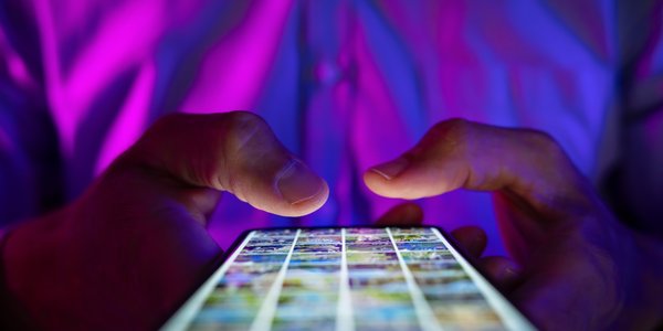 „Pasywny” czas przed ekranem szkodzi mózgowi. Może zwiększać ryzyko demencji