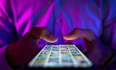 Nowe badania naukowe potwierdzają, że „pasywny” czas przed ekranem może zwiększać ryzyko demencji