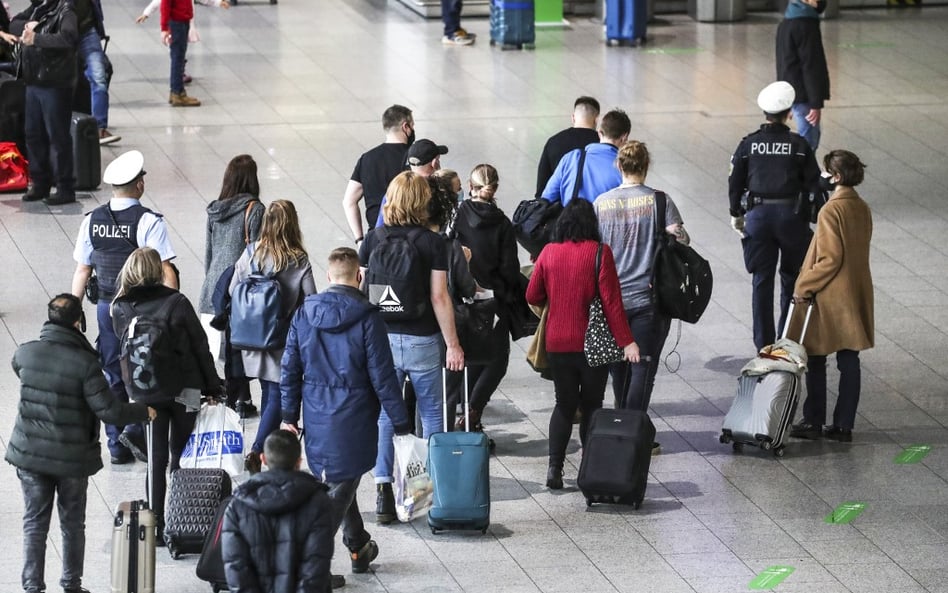 Wielka Brytania na liście kierunków zakazanych do stycznia