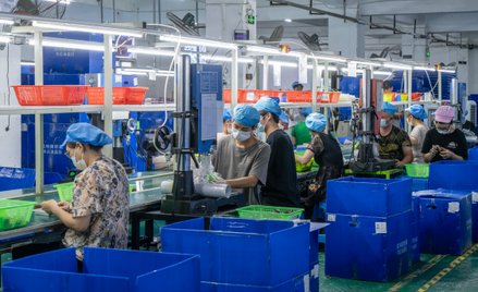 W chińskich fabrykach pracowncy musza się liczyć z potężnym nadzorem. Ale znajdują nań różne sposoby