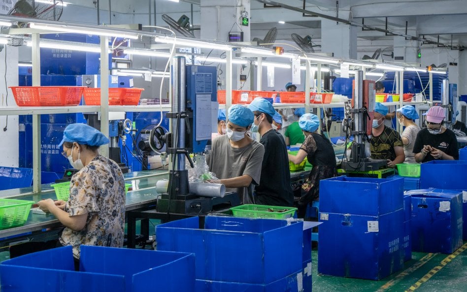 W chińskich fabrykach pracowncy musza się liczyć z potężnym nadzorem. Ale znajdują nań różne sposoby