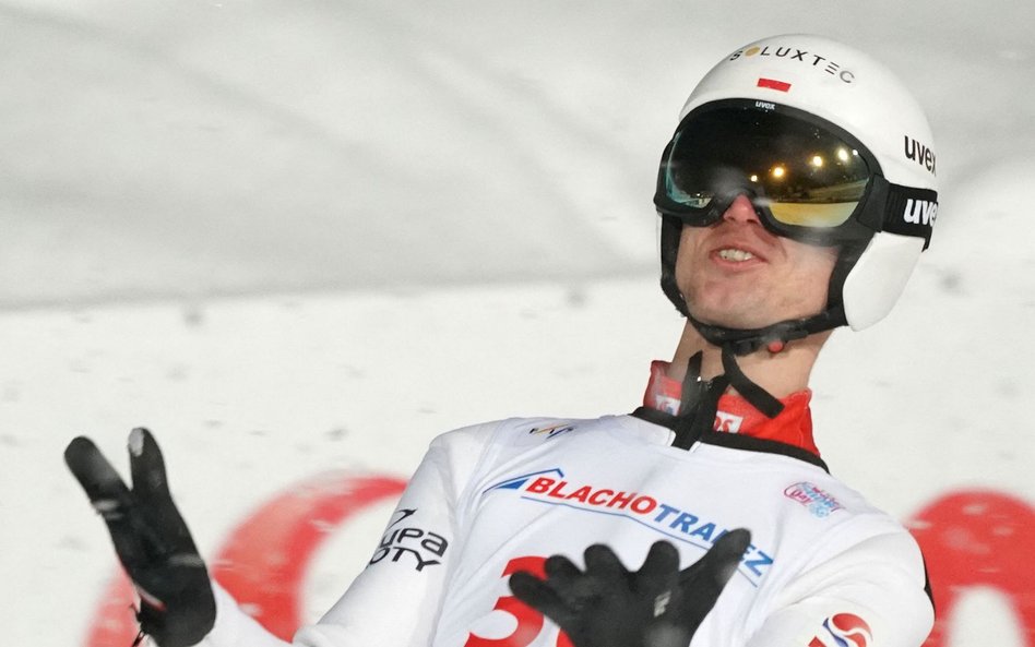 PŚ w skokach. Andrzej Stękała od podium do dyskwalifikacji