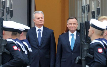 Według Andrzeja Dudy wybór Polski przez Gitanasa Nausedę (z prawej) na cel pierwszej wizyty zagranic