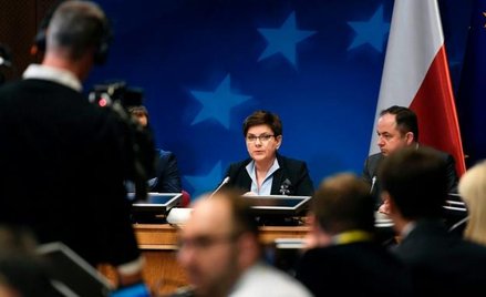 Rząd PiS robi dobrą minę do złej gry. Próbuje wytłumaczyć klęskę na unijnym szczycie (na zdjęciu pre