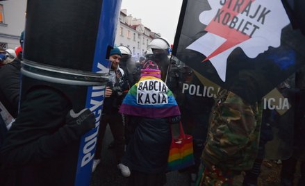 Aktywistka "Babcia Kasia" zdobyła popularność przy okazji protestów Strajku Kobiet