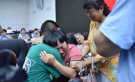 Chiny: Ojciec odnalazł syna. Poszukiwania trwały 24 lata