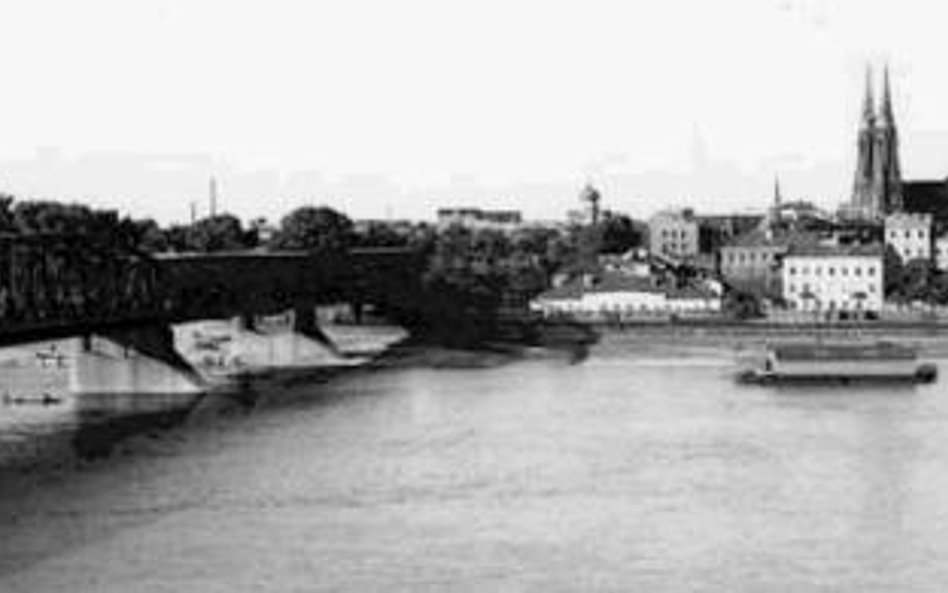 Kie­dy w 1864 ro­ku otwie­ra­no most alek­san­dryj­ski – zwa­ny po­tem – Kier­be­dzia Pra­ga by­ła j