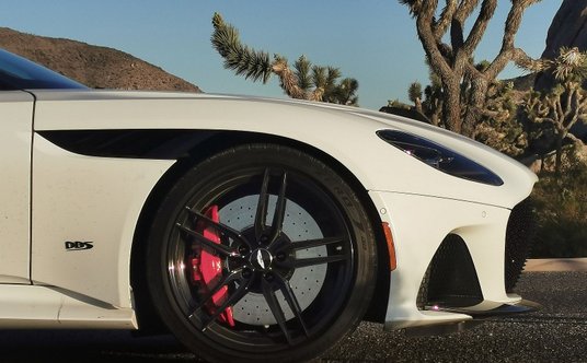 Aston Martin DBS Superleggera