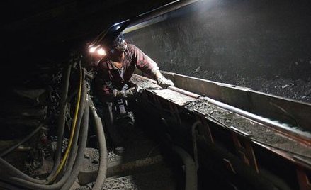 Nadpodaż węgla energetycznego i koksującego uderza w wyniki jego producentów.