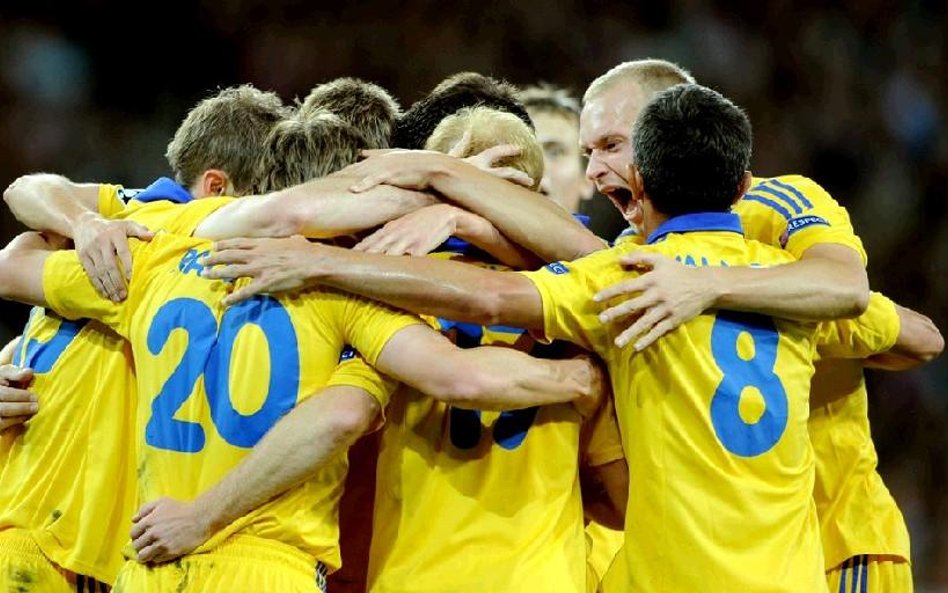 Piłkarze BATE Borysów świętują zwycięstwo w Lidze Mistrzów nad Lille