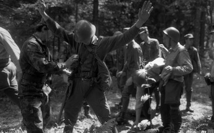 29.6.1991. Żołnierze jugosławiańskiej armii poddają się w rejonie Brnika