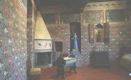 Zydel, kominek, jedwabna tapeta – ot, skromna sypialnia Palazzo Davanzati. W PRL-owskich przewodnika