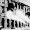 Niemieckie Brandkommando podpalające warszawską kamienicę