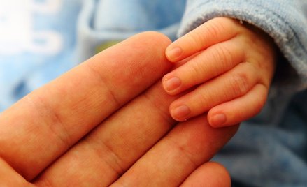 Nietypowe porody. W komisariacie i na parkingu